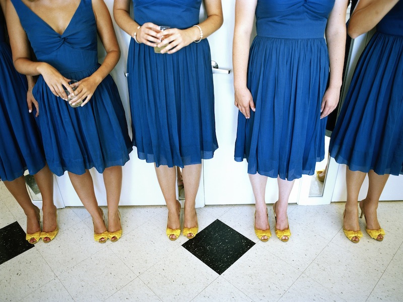 navy blue dress with yellow shoes