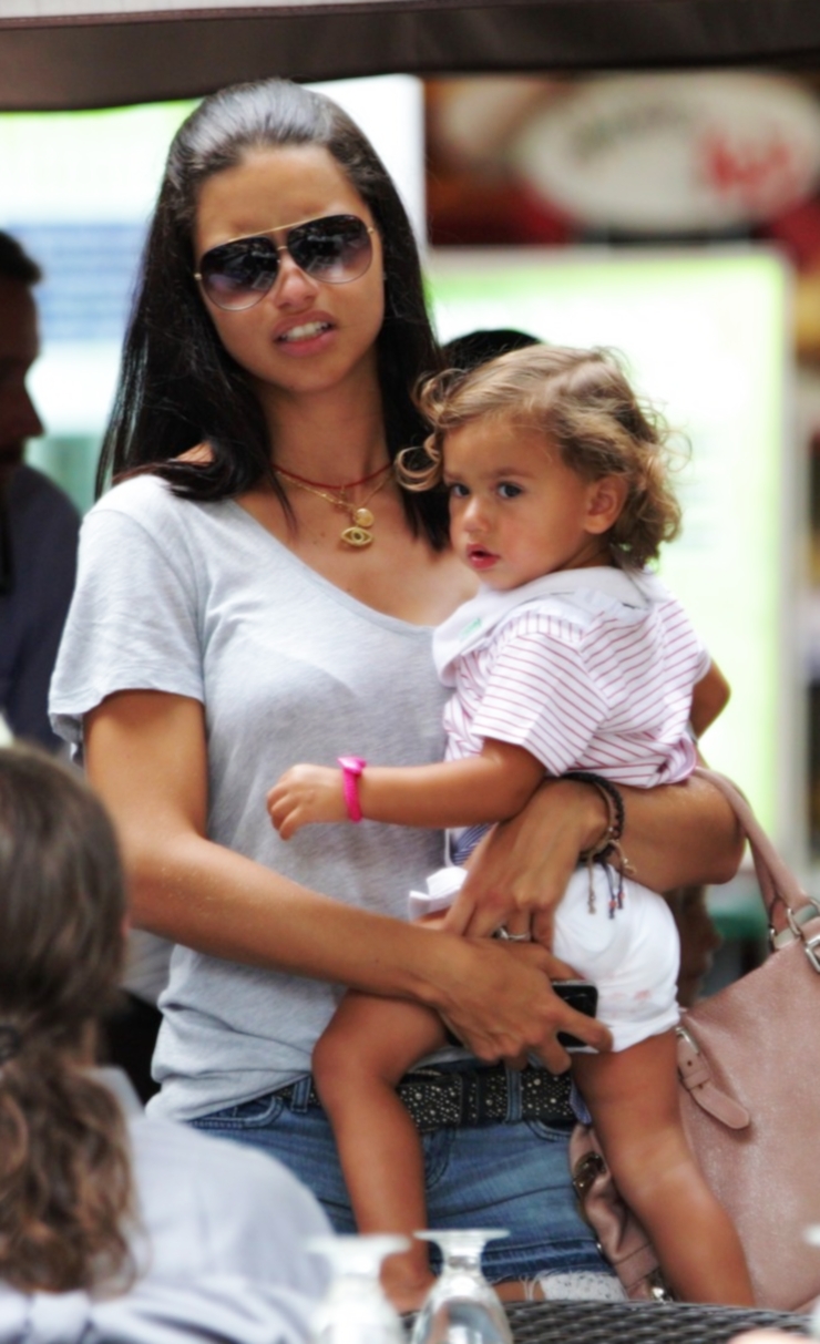 adriana lima family fun in miami 04