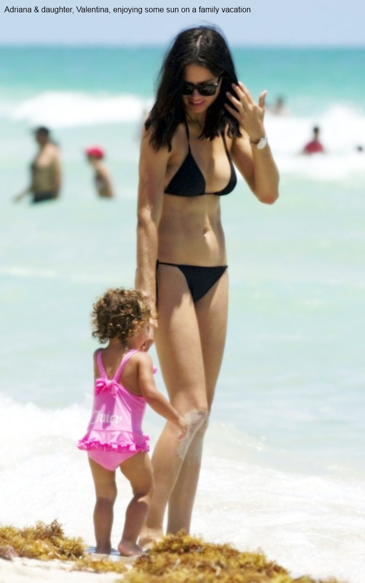 adriana lima in bikini with her daughter in miami july 24 2011 008