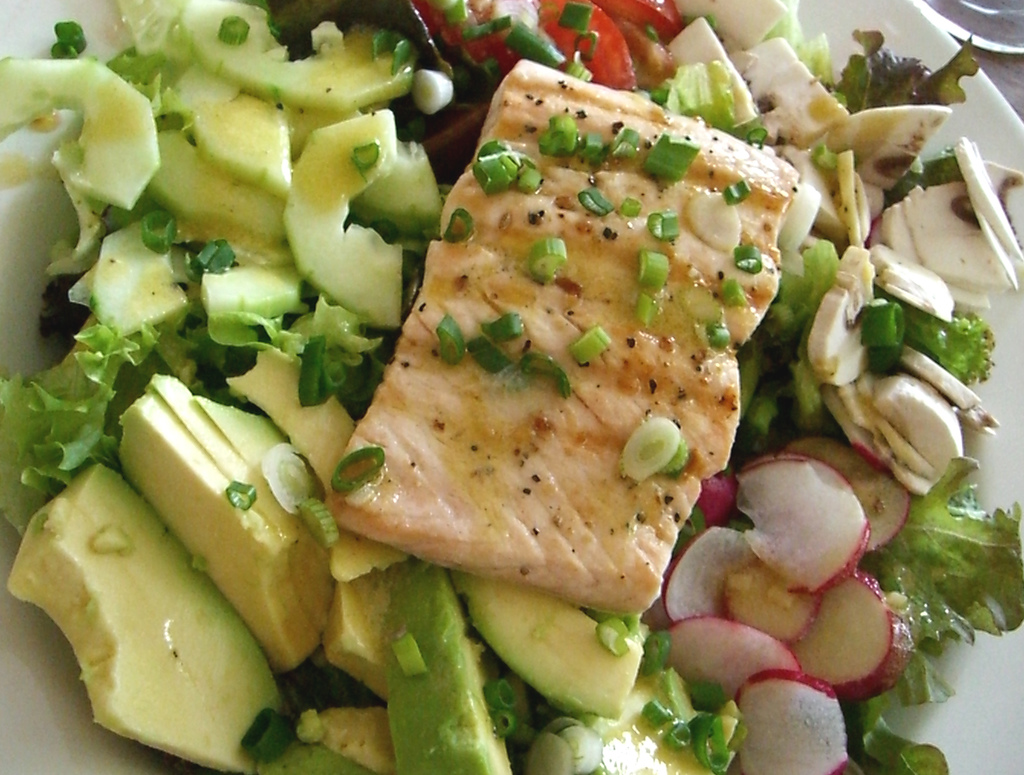 salmon salad green
