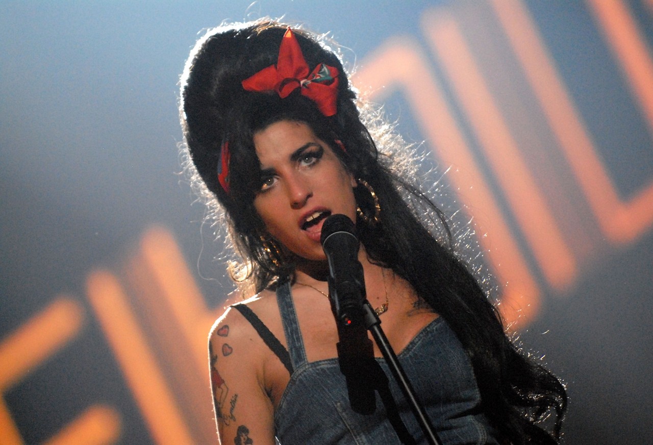 amy winehouse singing