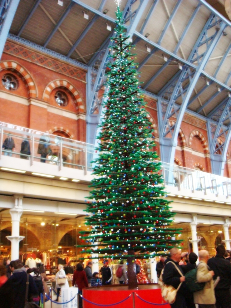 lego christmas tree st pancras 1