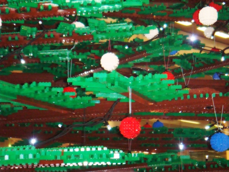 lego christmas tree st pancras 3