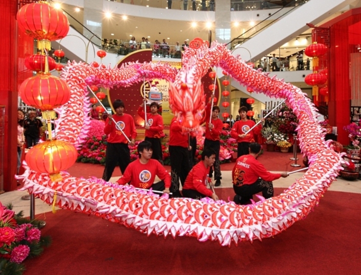 Auspicious dragon dance performances to mark the Year of the Dragon at Pavilion KLs Majestic Dragon Festival