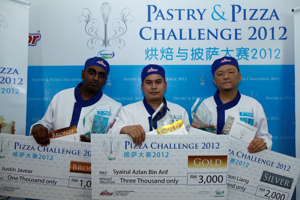 Fonterra FS Pic4 Winners for the Pizza Category of the Fonterra Foodservices Pastry and Pizza Challenge. From left Justin Javear Bronze Syaiful Azlan Gold and Pele Kuah Silver