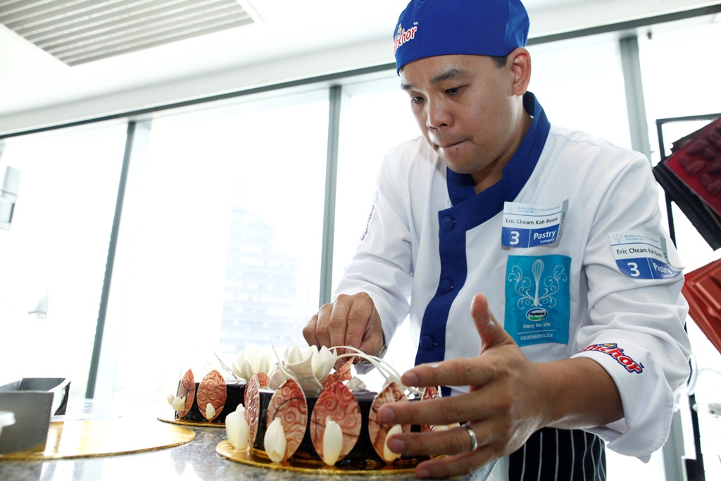 Fonterra FS Pic6 Cheam from Penang with his sumptious creation Praline Royal Cake that won the judges heart.1