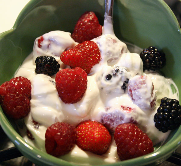 greek yogurt with fresh berries
