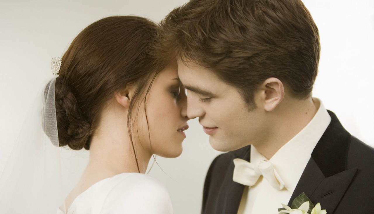 Twilight Breaking Dawn Part 1 Kristen Stewart Bella and Robert Pattinson Edward 1
