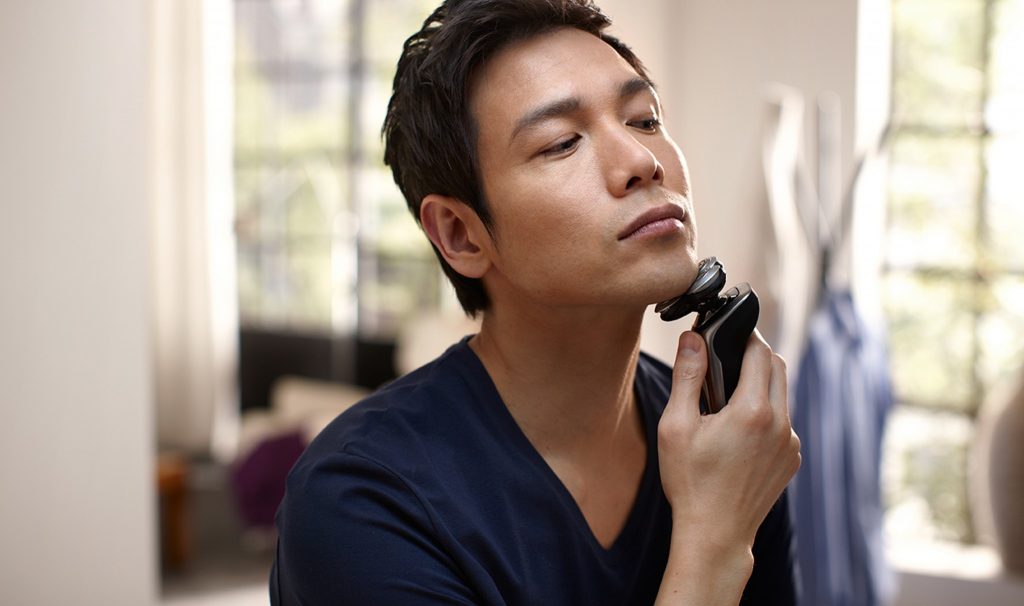 Philips Shaver (lifestyle pic) 2