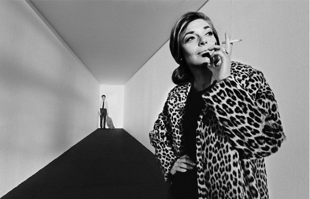 ANNE BANCROFT & DUSTIN HOFFMAN ON A SPECIALLY CONSTRUCTED SET DURING THE FILMING OF GÇ£THE GRADUATEGÇ¥, PARAMOUNT STUDIOS 1967