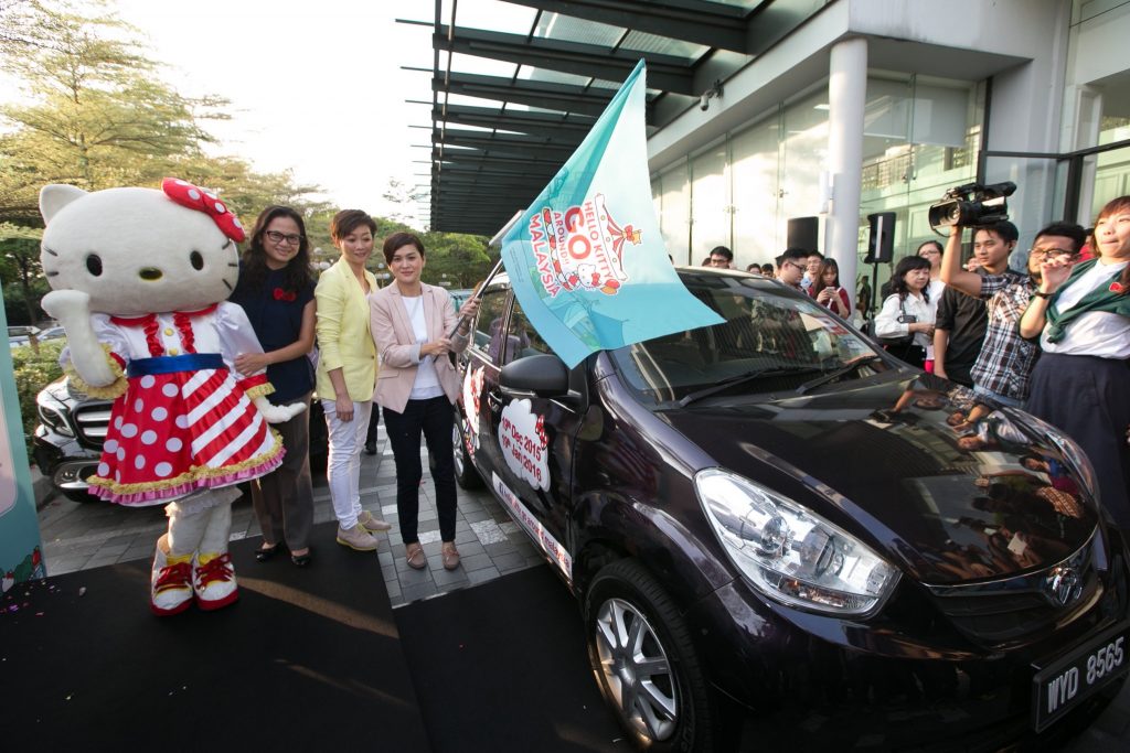 Joey Yong (Managing Director, Hey Day Sdn Bhd) flags off 20 cars to launch Hello Kitty Go Around!! in Malaysia