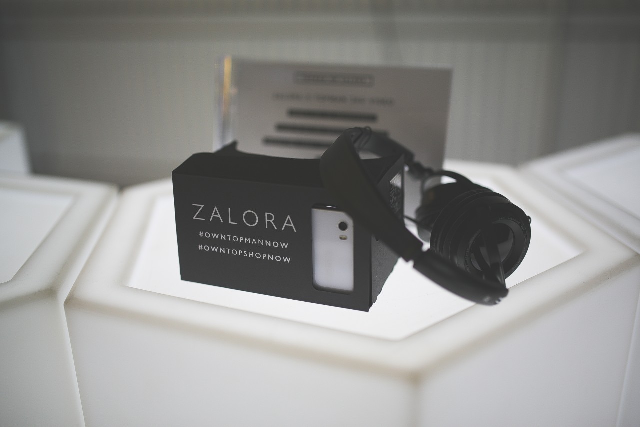 Google cardboard boxes were used to showcase the exclusive behind-the-scenes look at the collection (2)