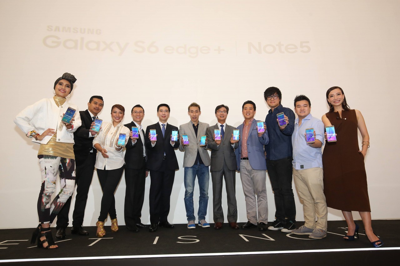 Photo: (L-R): Samsung’s Notable icons Yuna, Aaron Aziz, Puan Sri Tiara Jacquelina, with Luke Au, Head of Product Marketing, Mobile, IT and Digital Imaging, Samsung Malaysia Electronics, Lee Jui Siang, Vice President, Mobile, IT & Digital Imaging, Samsung Malaysia Electronics, Dato’ Lee Chong Wei, Lee Sang Hoon, President, Samsung Malaysia Electronics, Justin Joo, Business Advisor, Mobile, IT & Digital Imaging, Samsung Malaysia Electronics, Jinny Boy and Reuben Kang, Lynn Lim.