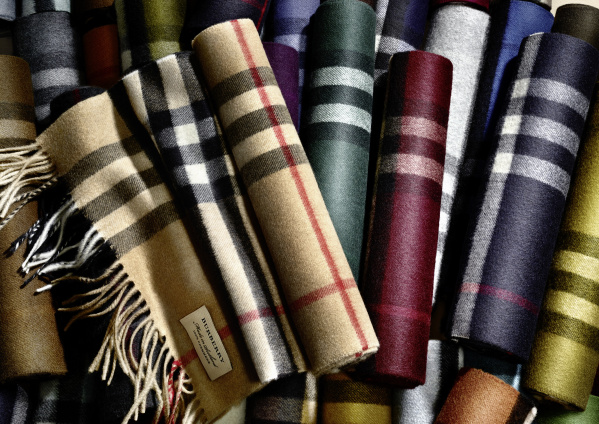The Burberry Scarf Bar - Classic Cashmere Scarves_003