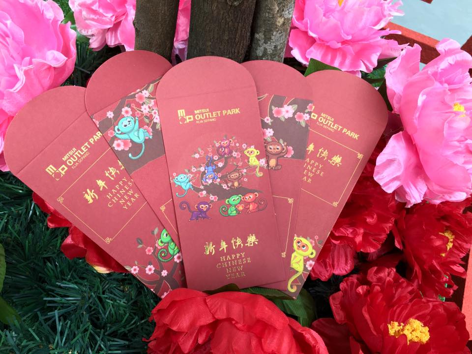 Shoppers with every spend of RM100 at Mitsui Outlet Park KLIA Sepang can redeem one (1) set of Limited Edition Red Packets