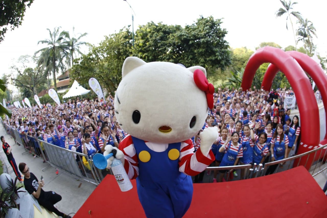 Hello Kitty Fans meeting her up close!