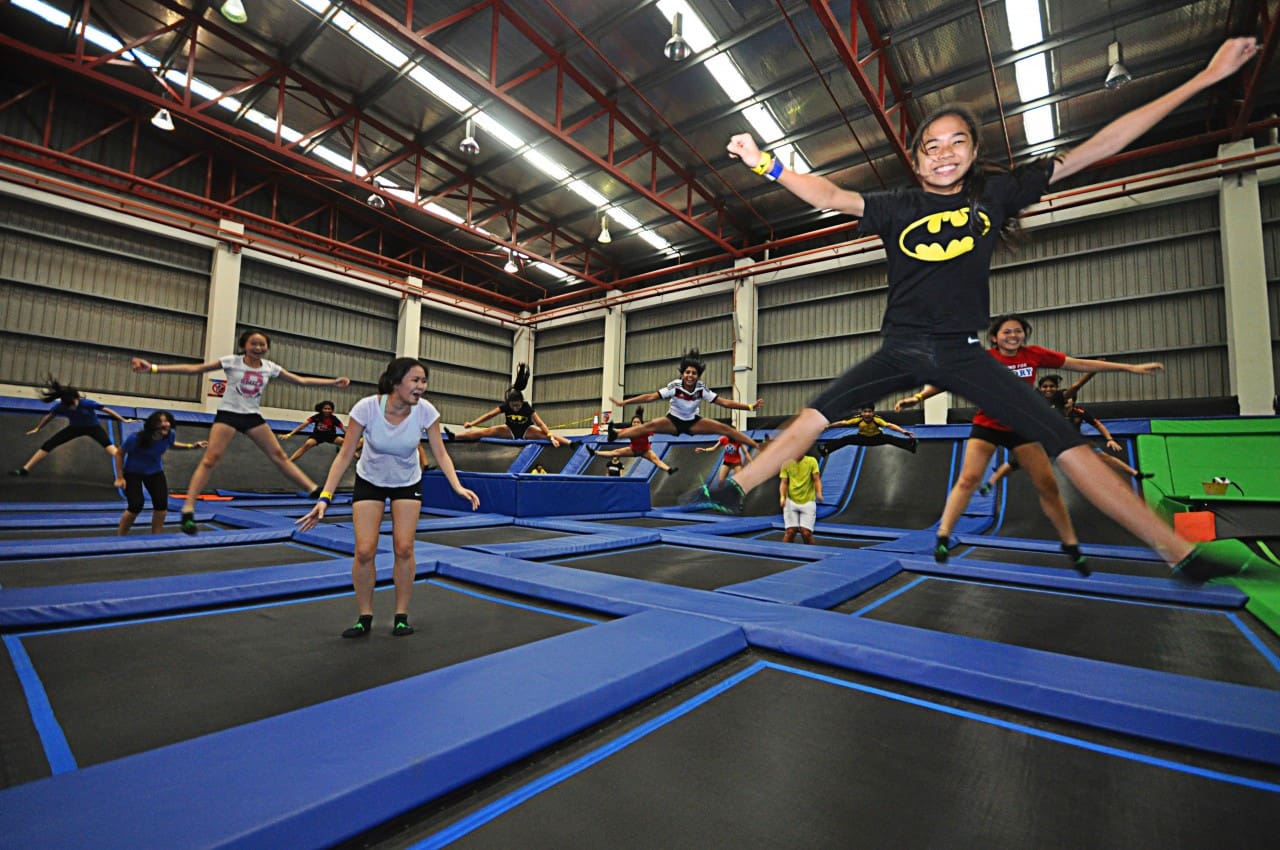 Jump Street_Main Court_ladies doing star jump (1)