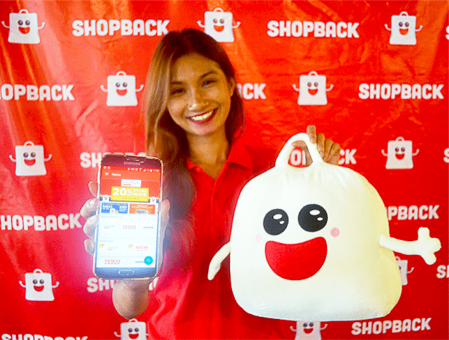 Event photo - Sharmeen Looi, COO of ShopBack Malaysia, the top Cashbacj platform in Malaysia, is showcasing the Android version of ShopBack mobile app at a media preview this morning