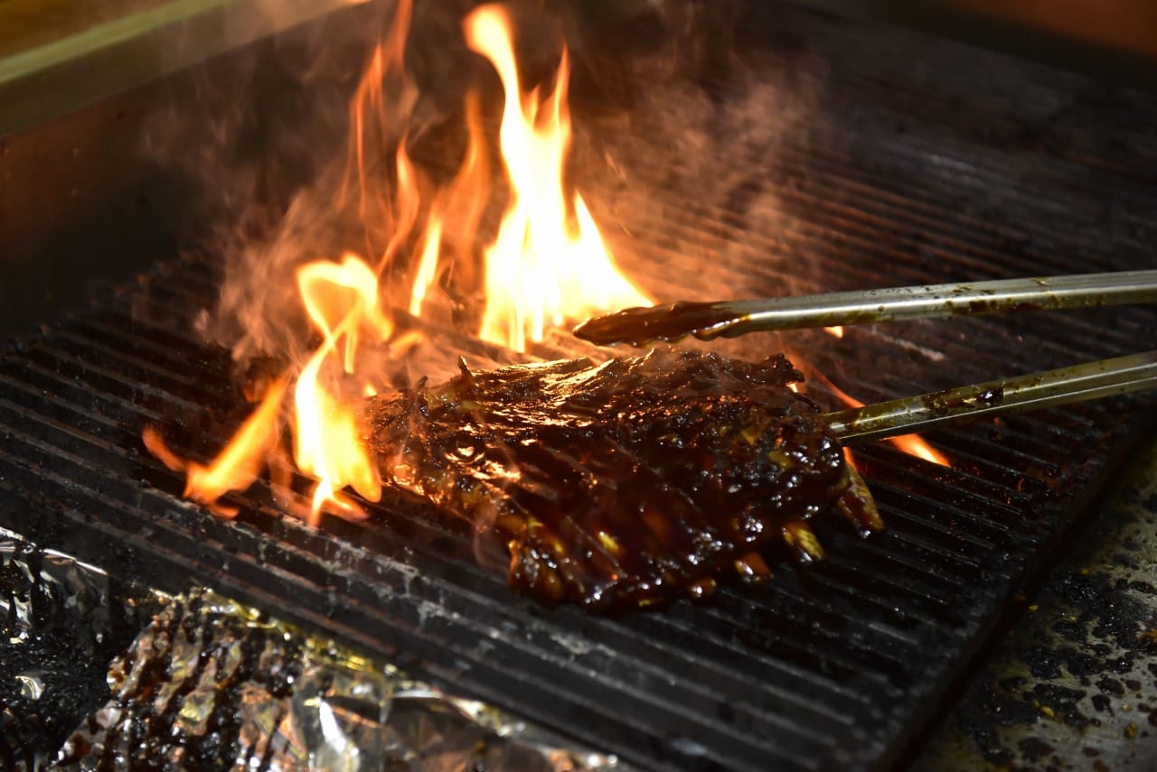 Naughty Nuris Grilling Ribs