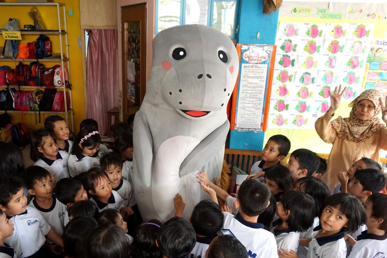 Preschool Tour_Canola the Manatee interacting with children