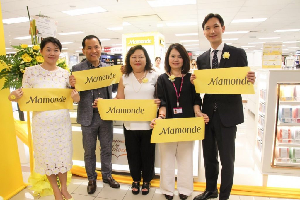 Ribbon Cutting Ceremony (2) (from left- Ms Celine Diong, Mr Robin Na, Ms Margaret Chin, Ms Ng Chin Choy, Mr Jong Jin Park)