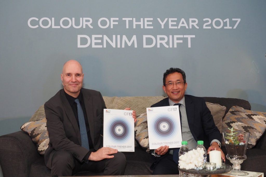 Photo: Mr. Jeremy Rowe, Managing Director of AkzoNobel Decorative Paints, South East & South Asia, Middle East and Mr. Indra Laban, General Manager, AkzoNobel Decorative Paints Malaysia posing with the ColourFutures™ 2017 book.