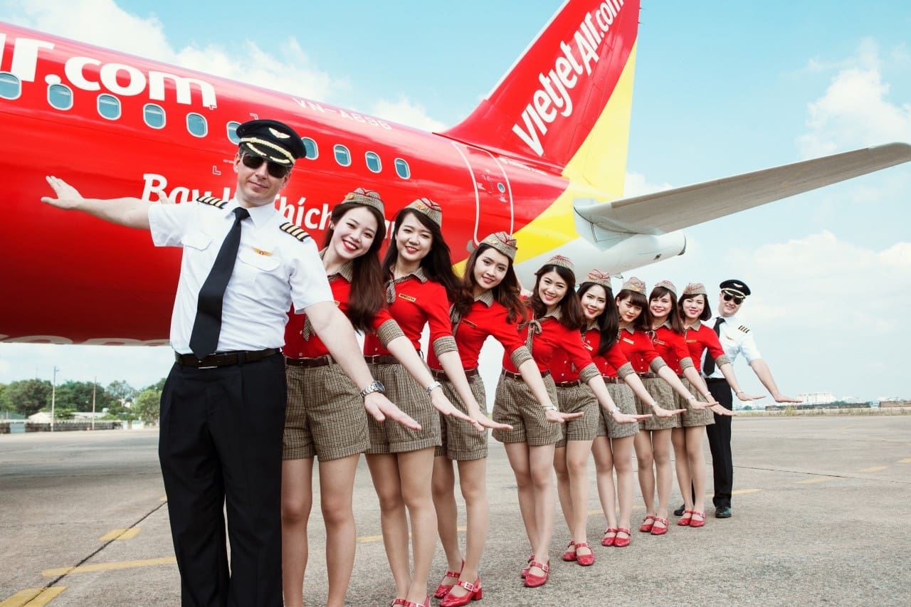 thumbnail_Vietjet's young and dynamic crew _ 1