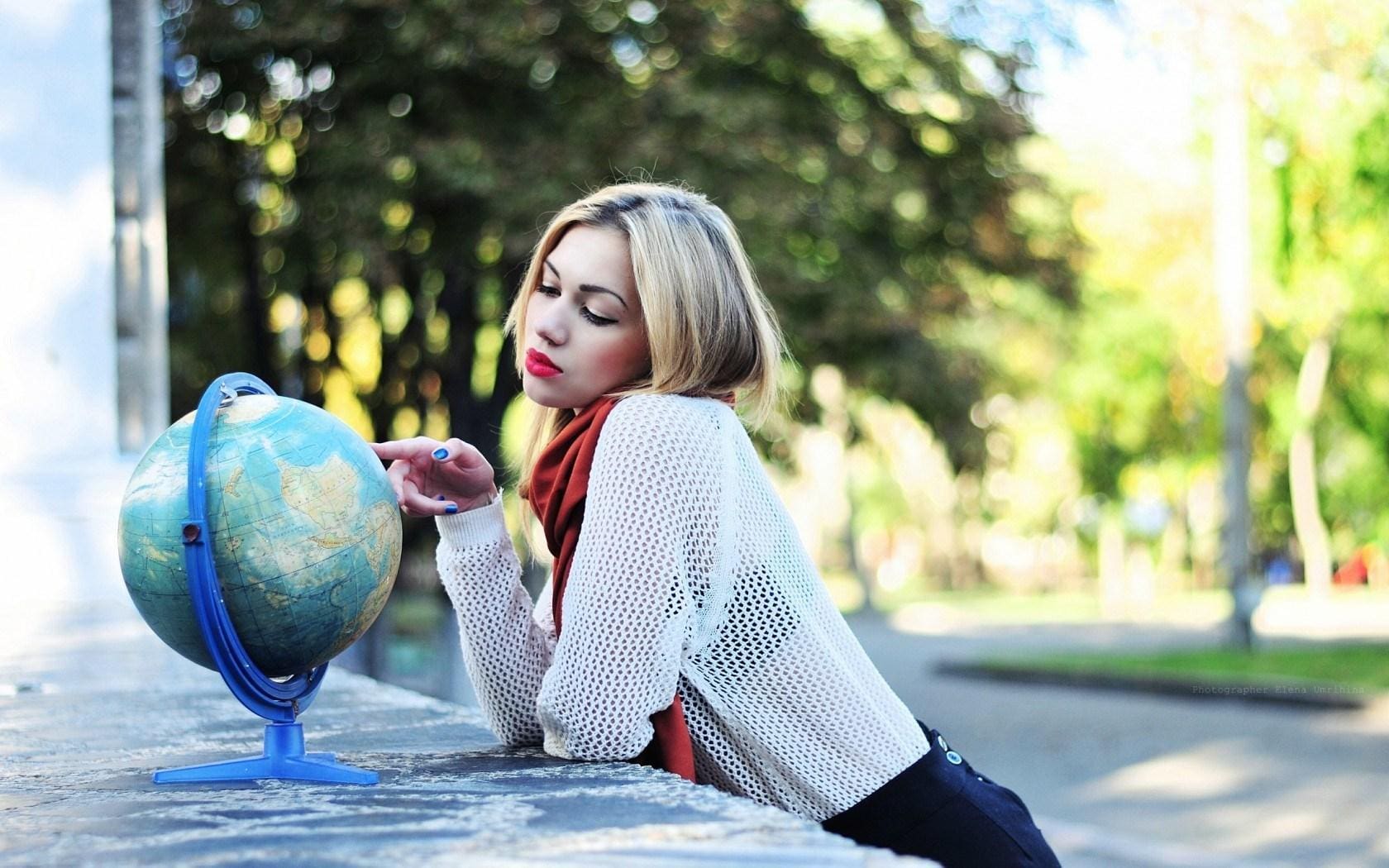 blonde-girl-globe-1