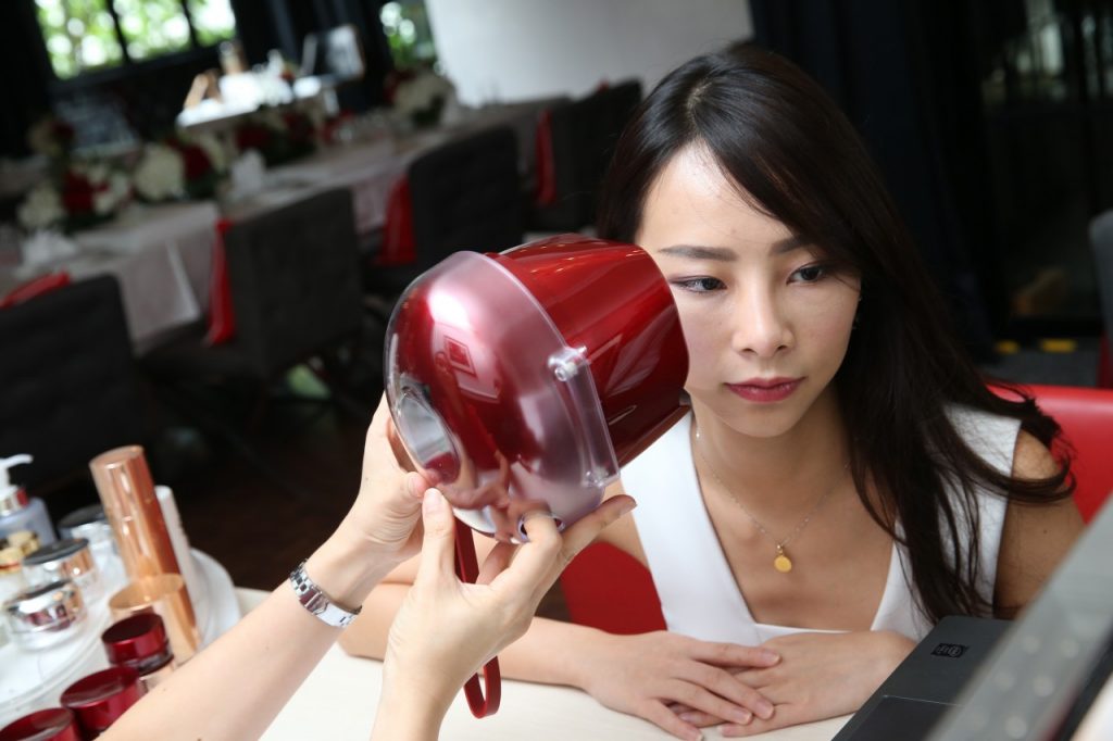 Blogger Na Na getting her skin tested using SK-II’s Magic Ring skin consultation