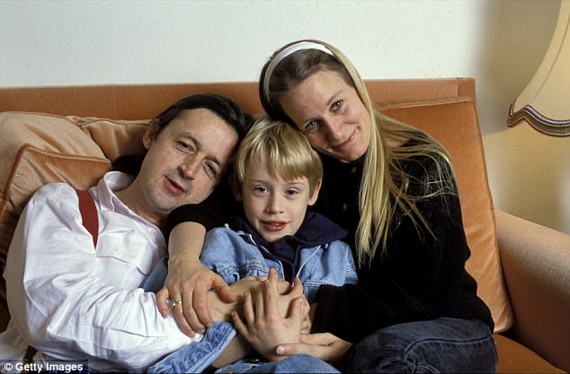 4883F6C900000578 5304831 Way back when Culkin with father Kit and mother Patricia in Dece a 4 1516750608517