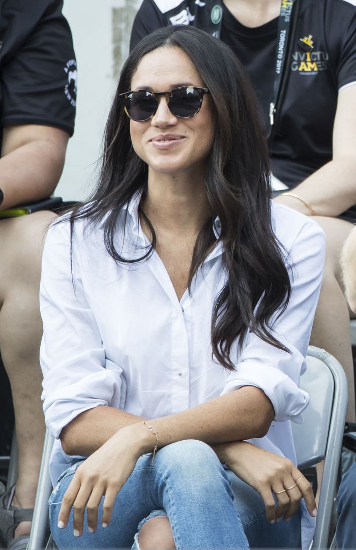 how to dress like meghan markle 251075 1526378872928